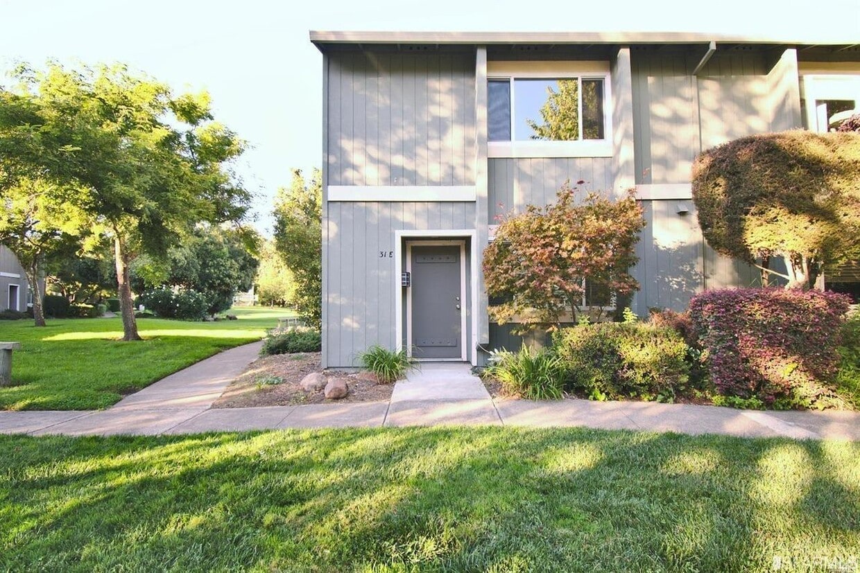 Primary Photo - 31 Oliva Dr