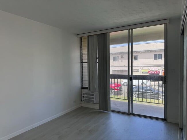 Building Photo - 1 Bed/1 Bath/1 Parking - Convenient Locati...