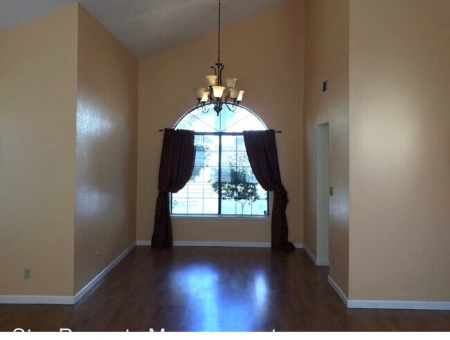 Foto del edificio - 2145 Cheyenne Way