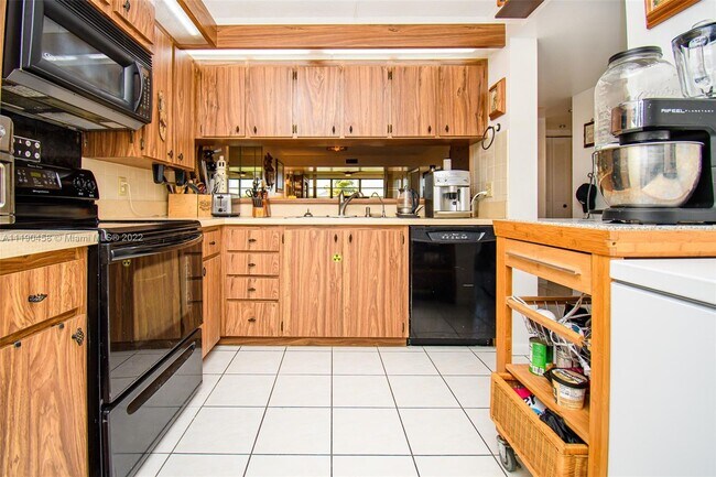 Building Photo - 6037 Balboa Cir