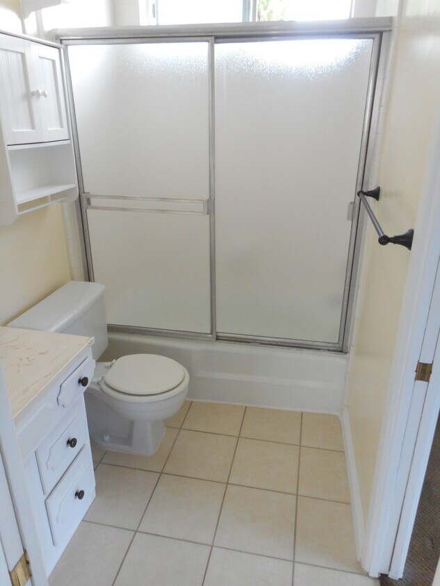 Full Bath - 23121 Romano Pl