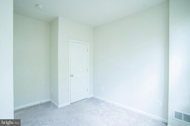 Building Photo - 616 Hendrix Ave