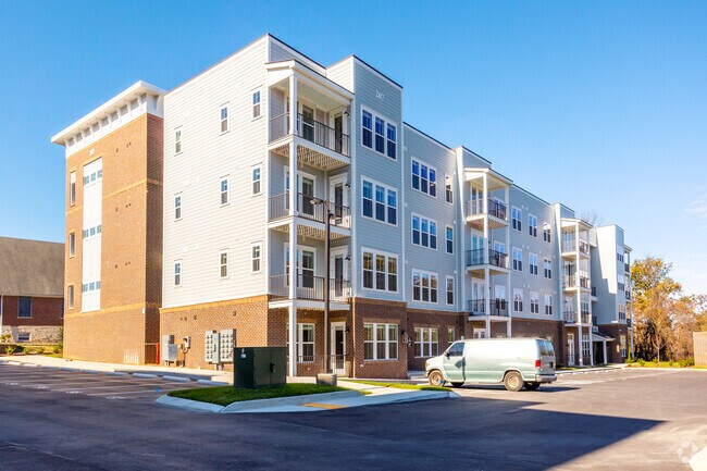 Building Photo - Crest at Stones Branch