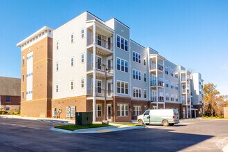 Building Photo - Crest at Stones Branch