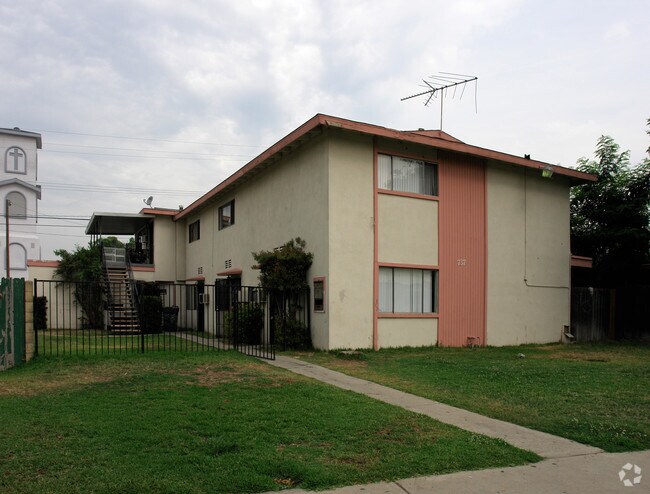 Building Photo - 737 N Palmetto Ave