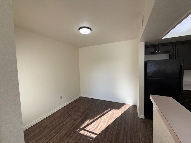 Foto del edificio - 8070 W Russell Rd