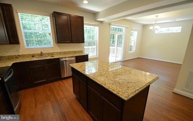 Foto del edificio - 5917 Sneed Dr