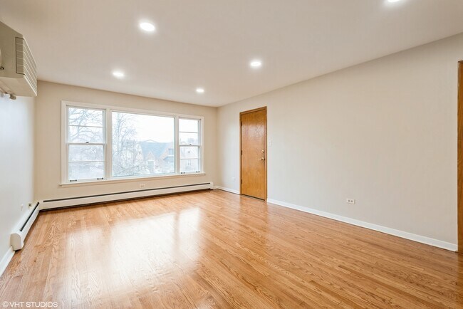 Foto del edificio - 5911 W Leland Ave