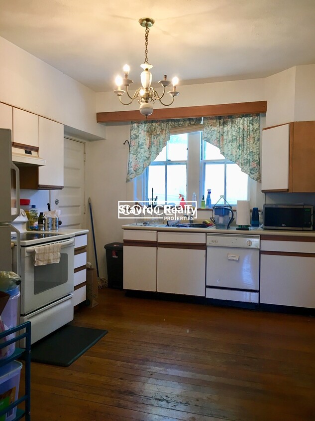 Foto principal - 1677 Beacon St