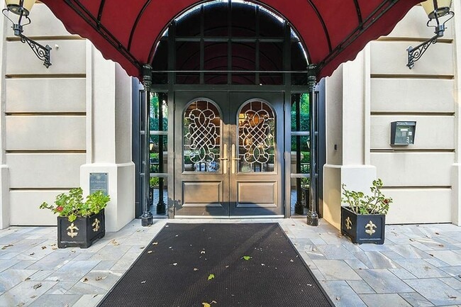 Building Photo - 2865 Lenox Rd NE