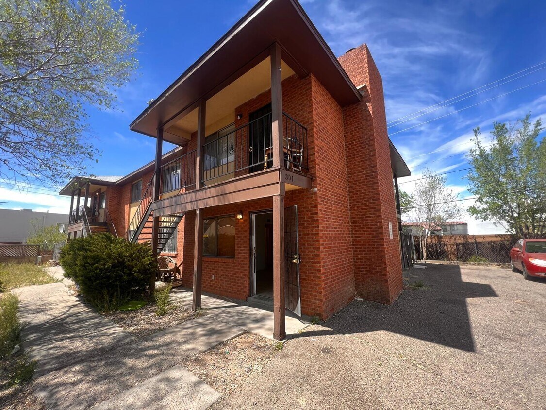 Primary Photo - 301 Dunes Pl SE