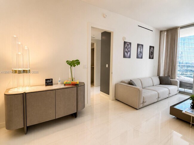 Foto del edificio - 300 Biscayne Blvd Way