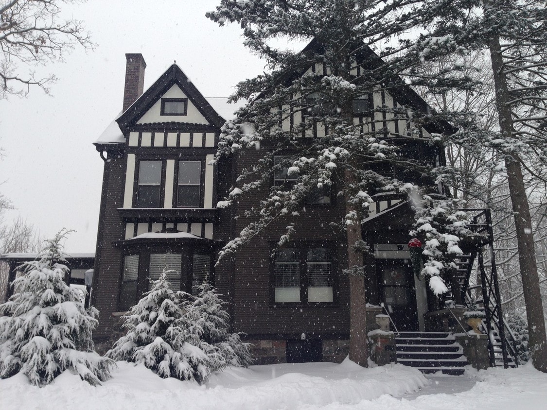 Rent includes 1 private parking spot - 717 W Huron St (Ann Arbor, MI)