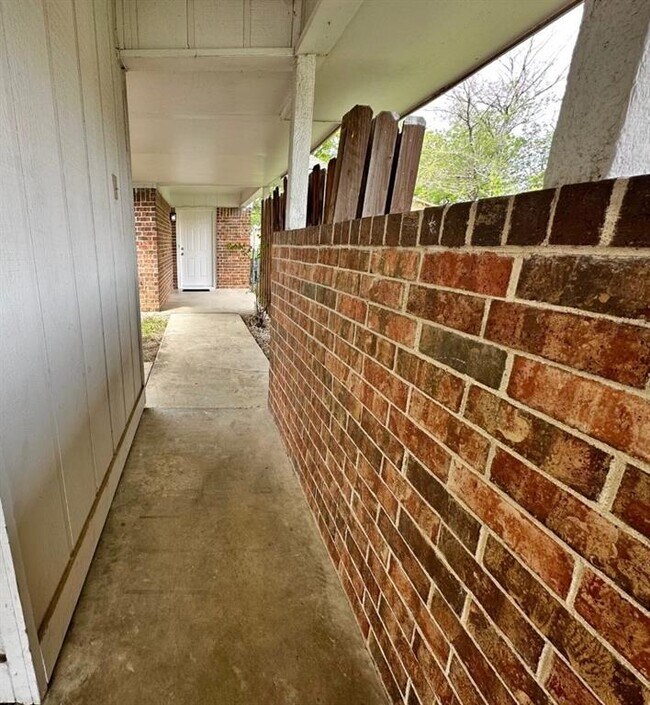 Foto del edificio - 2203 Wheeler Cir