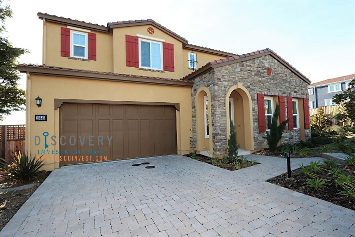 Primary Photo - Oakland Hills Home With Panoramic Views