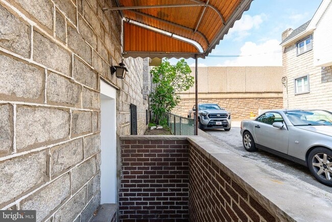Building Photo - 1617 Packer Ave