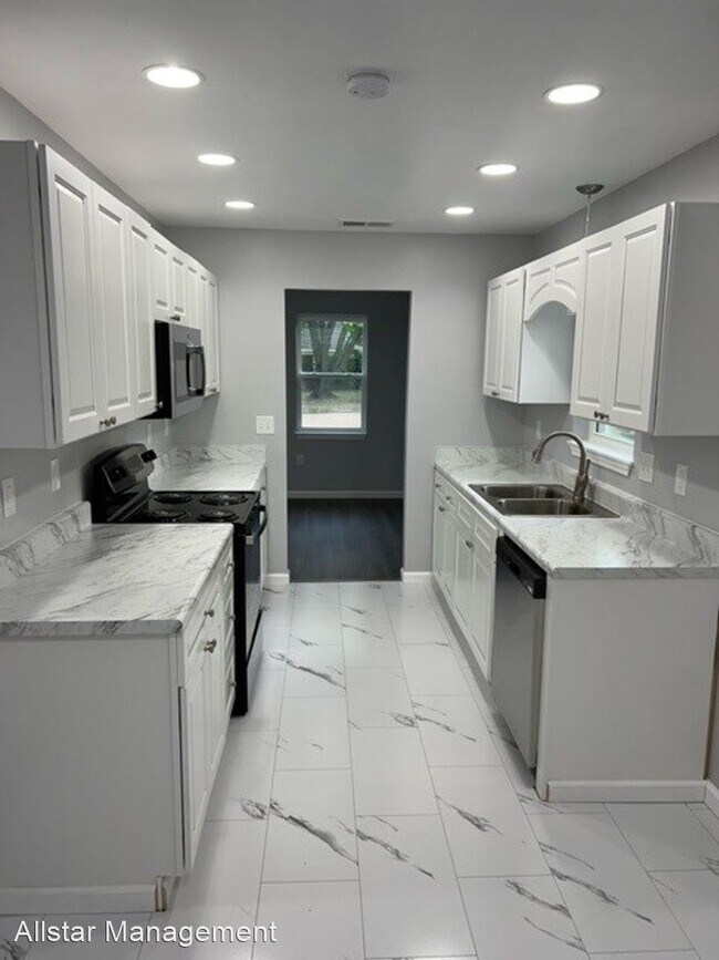 Building Photo - 5 br, 2 bath House - 475 Southwick Dr