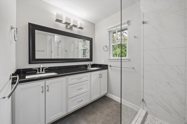 Building Photo - 10303 Greenwillow Dr