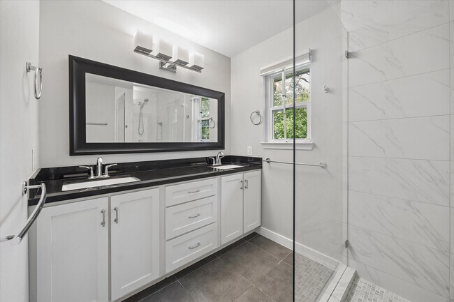 Foto del edificio - 10303 Greenwillow Dr