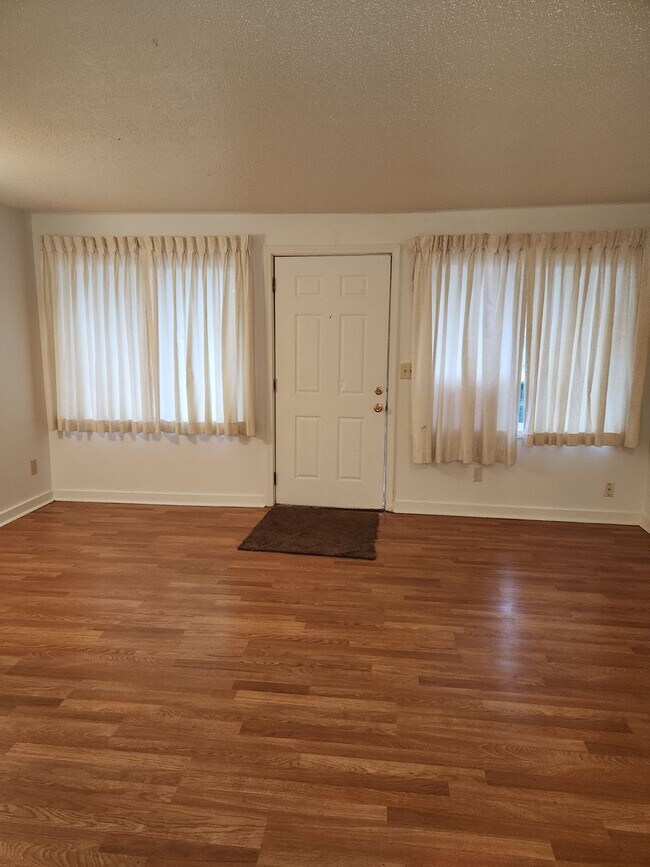 Foto del edificio - 1-bedroom 1 bath Ground Level Apartment