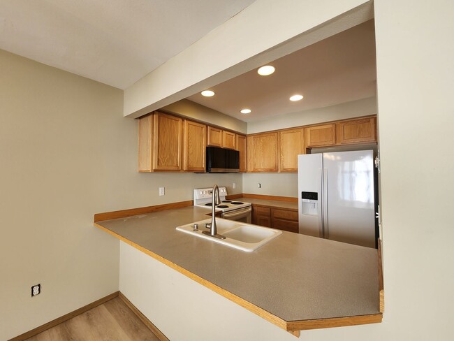 Building Photo - Beautiful 2 bed 2.5 bath Townhome Monroe $2595/mo