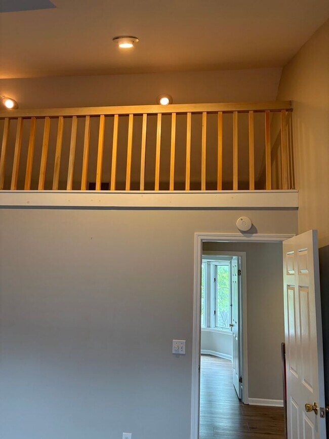Foto del edificio - 2 bedroom 1.5 bath Townhouse available September!