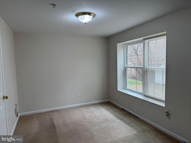 Foto del edificio - 10106 Garden Valley Ct