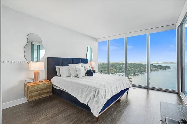 Photo - 601 NE 36th St (Miami, FL) House