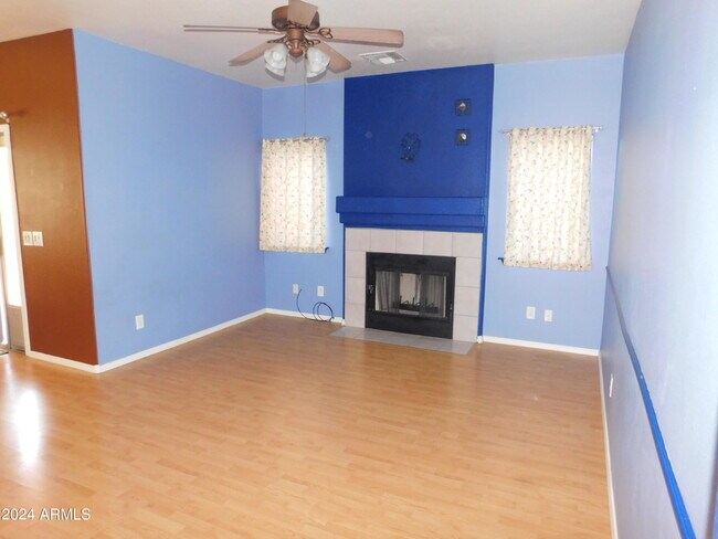 Foto del edificio - 11828 W Windsor Ave