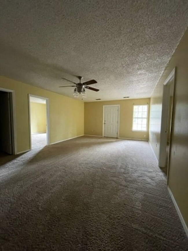 Foto del edificio - FOR RENT