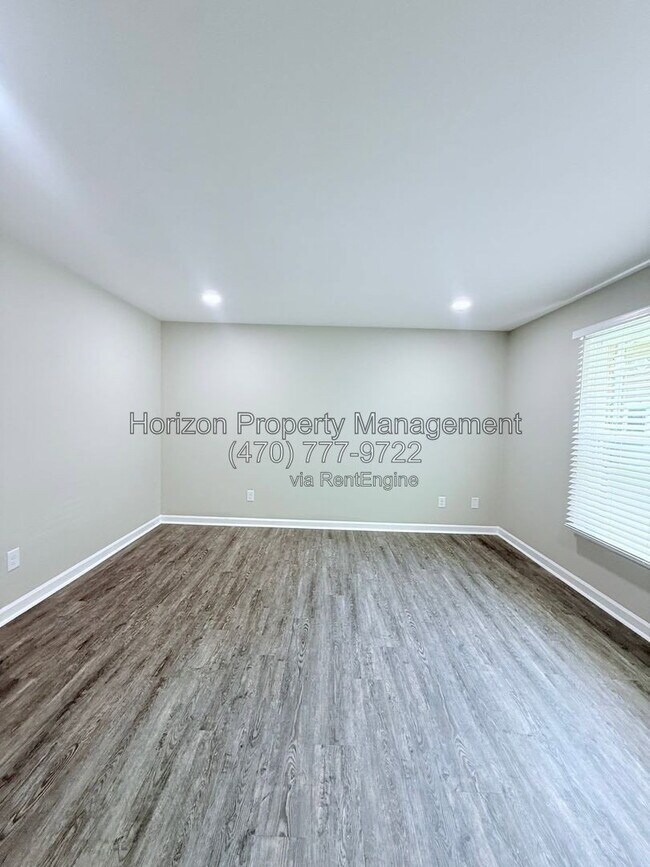 Foto del edificio - 4030 Hidden Hollow Dr