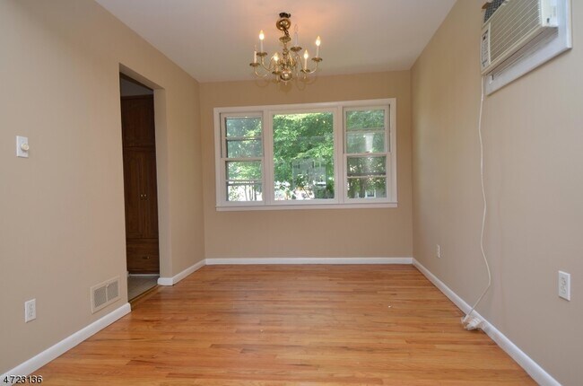 Foto del edificio - 356 Bradley Ave