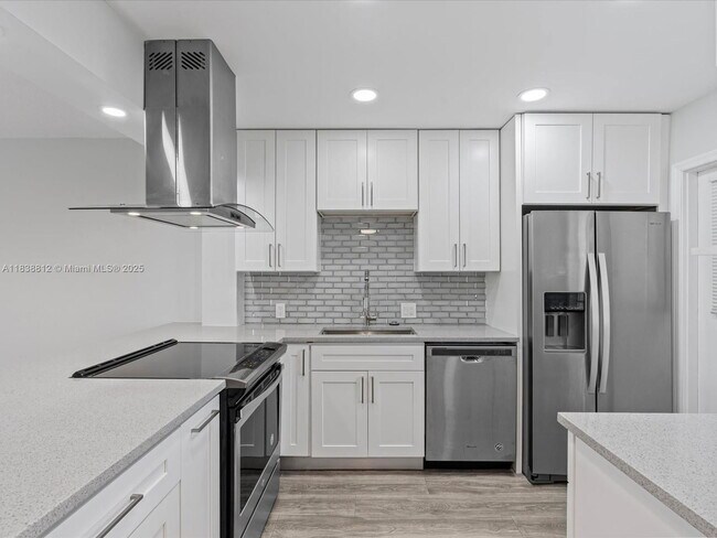 Foto del edificio - 3150 N Palm Aire Dr