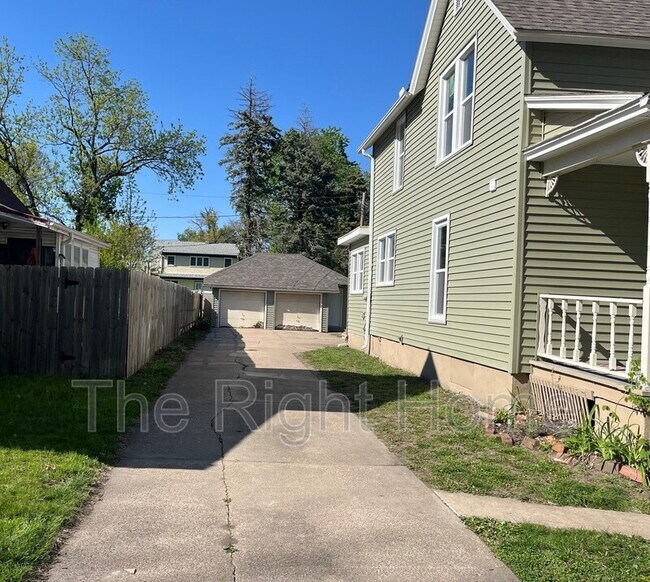 Foto del edificio - 840 E 6th St