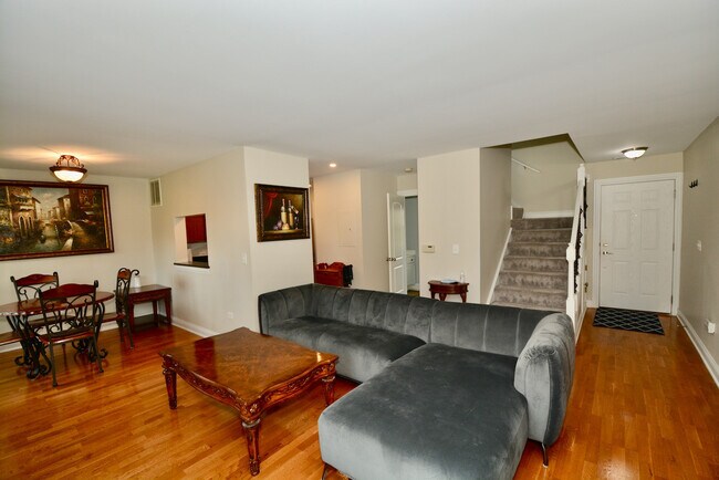 Foto del edificio - 35 Foxcroft Rd