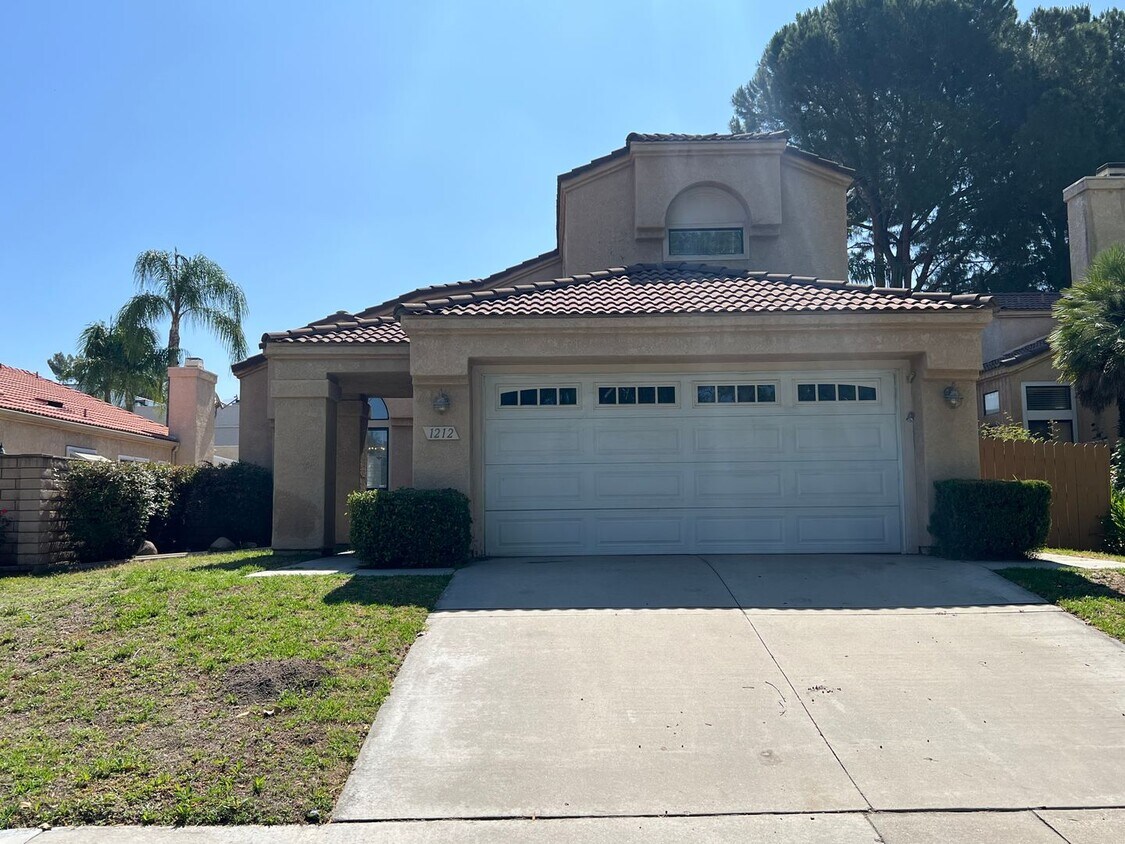Primary Photo - Spacious 4 Bedroom 3 Bath in Redlands
