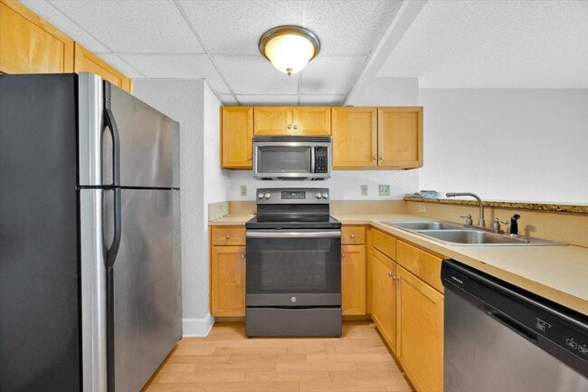 Photo - 151 E Washington St Apartment