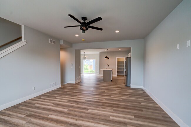 Foto del edificio - 291 N Bergamont Blvd