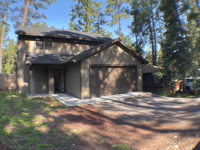 Building Photo - Spacious 3-Bedroom Home in Serene Mountain...