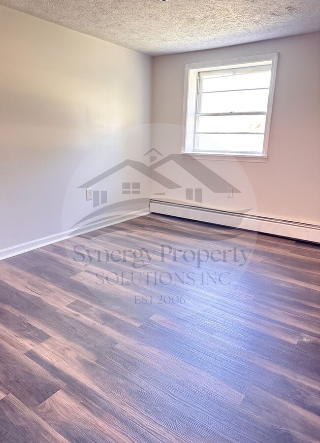 Building Photo - Unity Dr 810-812
