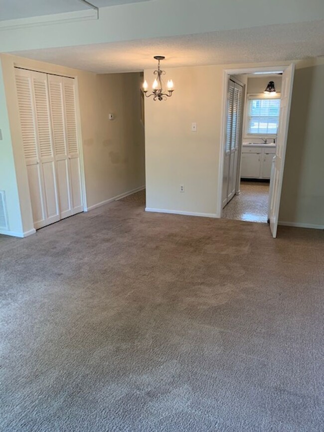 Building Photo - Condo in Roanoke Rapids Located Near Inter...
