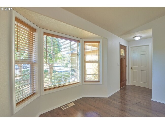 Foto del edificio - Lovely 3 Bed, 2 Bath Home in Dundee- Walking Distance to New Elementary School!