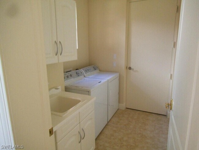 Foto del edificio - 592 Avellino Isles Cir