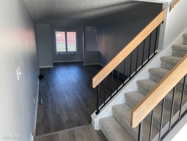 Building Photo - 20 Lower Hill Ln