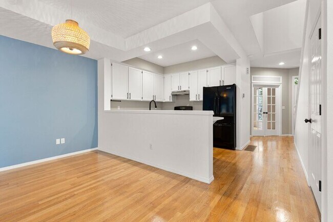 Foto del edificio - 2736 NW Upshur St