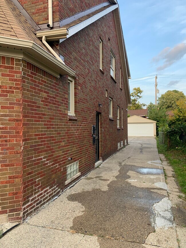 Driveway - 6012 Whittier