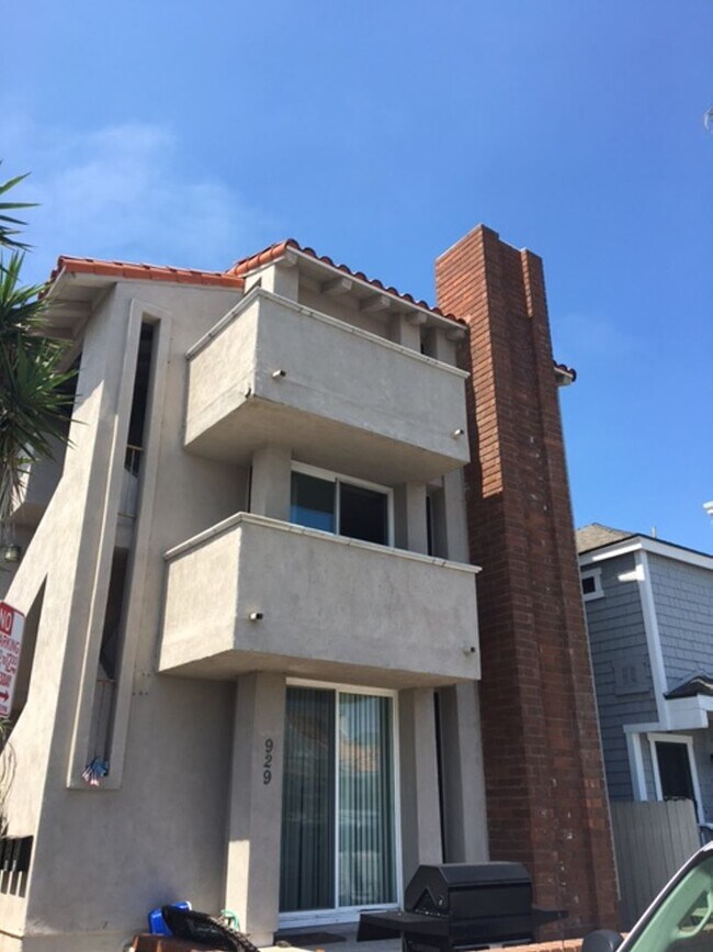 Building Photo - 929 W Balboa Blvd