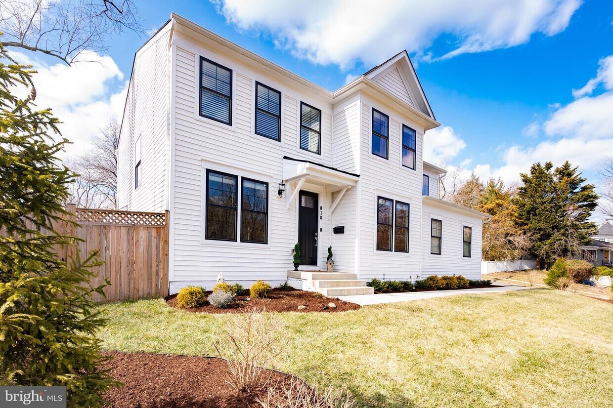 Primary Photo - 818 W Taylor Run Pkwy