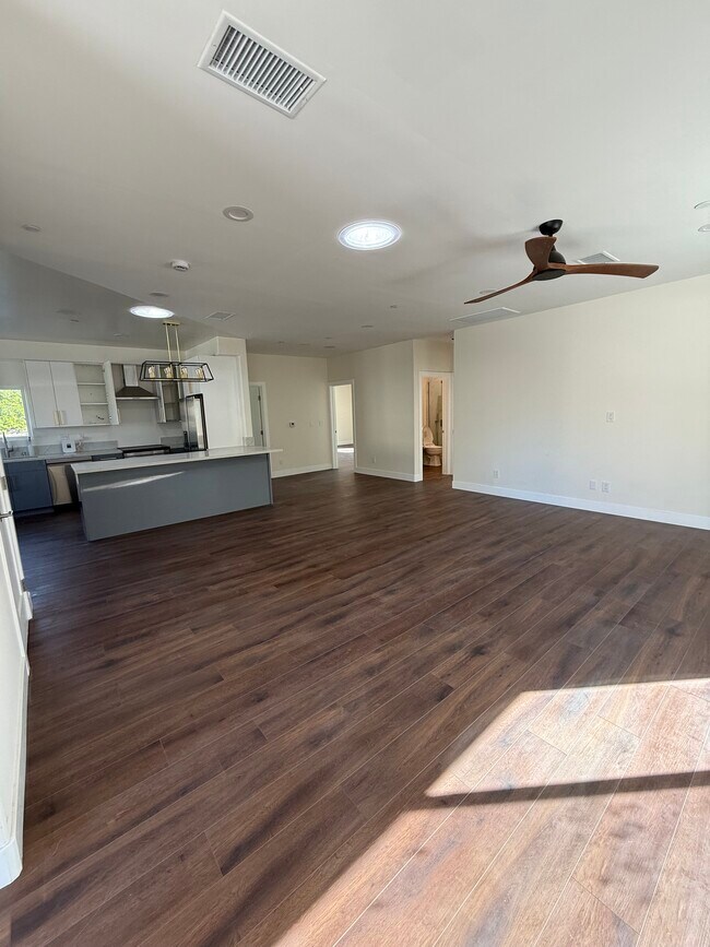 Building Photo - 6462 Mary Ellen Ave