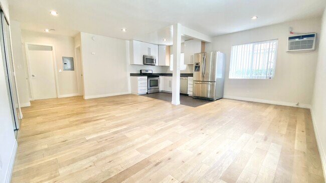 Foto del edificio - 3840 Ingraham St